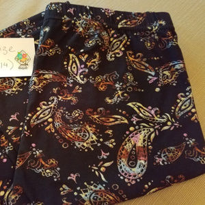 Black & Paisley Buttery Soft Buskins Leggings NWT